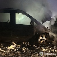 У Чернівцях поліцейські затримали чоловіка, причетного до підпалу мікроавтобуса