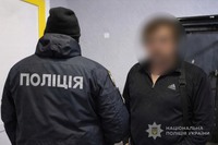 Роменські поліцейські викрили чоловіка у крадіжці коштів із банківських карток колеги