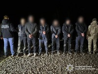 На Берегівщині поліція затримала іноземця, підозрюваного у переправленні п’ятьох чоловіків через державний кордон України