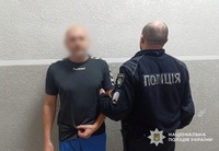 У Мукачеві поліція затримала чоловіка, який через побутовий конфлікт поранив знайомого ножем у груди