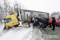 На Хмельниччині слідчі встановлюють обставини ДТП, у якій важко травмувалось двоє молодих киян