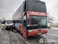 Внаслідок зіткнення двох маршрутних транспортних засобів постраждали семеро людей - поліцейські встановлюють обставини автопригоди у Миколаївському районі