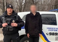 Поліцейські охорони затримали громадянина з ймовірними наркотиками