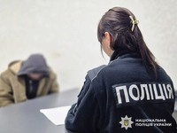 Житомирські поліцейські встановили підозрюваного в крадіжці телефона з лікарні