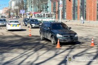 У Хмельницькому поліцейські встановлюють обставини ДТП, у якій травмувалася 66-річна жінка
