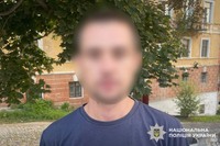 У Кам’янці-Подільському до 5 років ув’язнення засудили зловмисника, який обікрав будинок знайомої, коли та поїхала на схід у зв’язку із загибеллю чоловіка-військового