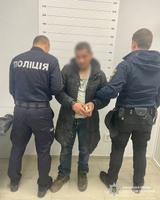 Стріляв по вікнах драмтеатру: в Ужгороді поліція затримала хулігана