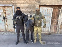 Запорізькі поліцейські та співробітники СБУ викрили продавця вогнепальної зброї та боєприпасів