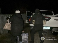 Поліцейські евакуювали жінку з дитиною з обстрілюваного прикордоння Чернігівщини