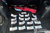 За практичний іспит та посвідчення водія – 16 000 гривень. Поліцейські викрили колишнього директора автошколи