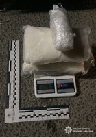 Понад 2,2 кг наркотиків намагалися ввезти в Закарпаття: поліція затримала наркокур’єра з Дніпра