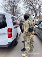 Ошукували військових на продажі елітних іномарок та відмивали отримані прибутки: на Одещині поліцейські викрили та затримали групу