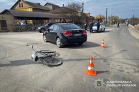 У Ізяславі слідчі встановлюють обставини ДТП, у якій травмувався 68-річний велосипедист