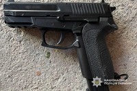 У Дніпрі поліцейські затримали чоловіка, який стріляв з балкона багатоповерхівки