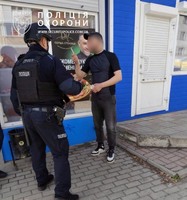 У Чернігові поліція охорони затримала чоловіка, який погрожував ножем відвідувачу закладу