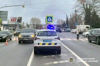 У Хмельницькому поліцейські встановлюють обставини ДТП, у якій травмувалася 56-річна пішохідка