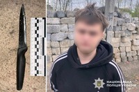 На Кам’янеччині поліцейські затримали чоловіка, який ножем поранив односельця