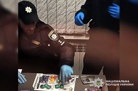 На Полтавщині поліцейські викрили жінку, причетну до незаконного обігу наркотиків