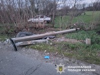 Зніс бетонну опору лінії електропередач: поліція Київщини розслідує обставини дорожньо-транспортної події на Вишгородщині