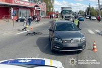 У Старокостянтинові поліцейські з’ясовують обставини ДТП, в якій травмувалася 40-річна велосипедистка