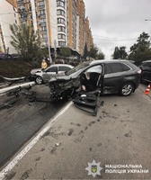 Поліція Київщини встановлює обставини ДТП за участі трьох автомобілів у Бучанському районі
