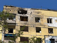 У Павлограді ліквідують наслідки влучання безпілотника в багатоповерхівку та допомагають постраждалим