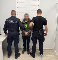 В Ужгороді поліція затримала зловмисника, який з пневматичної гвинтівки стріляв у чоловіка