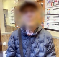У Кропивницькому поліцейські охорони затримали чоловіка за підозрою у крадіжці з магазину