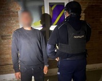 В Івано-Франківську поліцейські охорони затримали чоловіка, який проник до магазину