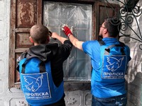 На Павлоградщині понад десяток родин отримали допомогу від благодійників після вечірнього удару безпілотника
