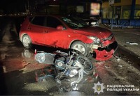 Травмувалася водійка мотоцикла: поліцейські Київщини розслідують обставини ДТП