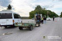 На Камʼянеччині поліцейські з’ясовують обставини ДТП, у якій травмувався 34-річний водій мотоблоку