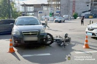 У Хмельницькому поліцейські встановлюють обставини ДТП, у якій травмувався 22-річний місцевий житель