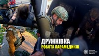 «Потерпіть, Наталіє Іванівно, ще трохи доїхати треба»: у Дружківці парамедики поліції під обстрілами рятують важкопоранених