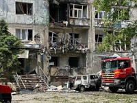 У Павлограді ворожий дрон влучив у багатоповерхівку: є загиблий та п'ятеро поранених, серед яких дитина