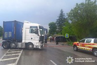 На Гайсинщині слідчі поліції встановлюють обставини ДТП з вантажівкою та мікроавтобусом