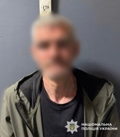 Столичні поліцейські затримали чоловіка, який побив та пограбував пенсіонерів
