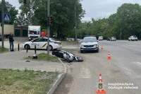 У Хмельницькому поліцейські встановлюють обставини ДТП, у якій травмувався 38-річний мотоцикліст