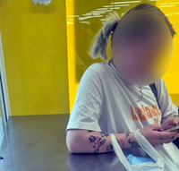 У Запоріжжі поліцейські охорони затримали жінку за підозрою у вчиненні крадіжки з магазину