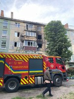 У Павлограді безпілотник влучив у багатоповерхівку – відомо про 12 поранених людей