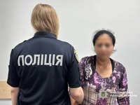 Вдарила ножем у живіт: на Ніжинщині поліцейські затримали підозрювану у завданні тяжких тілесних ушкоджень співмешканцю