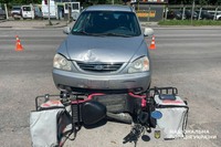 У Хмельницькому поліцейські встановлюють обставини ДТП, у якій травмувався 19-річний водій електроскутера