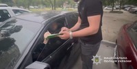 У Дніпрі поліцейські встановили чоловіка, який використовував формений одяг поліцейського з розважальною метою