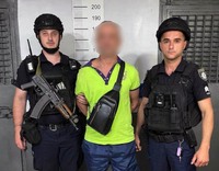 Поліцейські охорони затримали чоловіка, підозрюваного у нанесенні ножового поранення в Пересипському районі Одеси