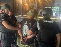 У Лубнах поліцейські затримали чоловіка, який підозрюється у застосуванні зброї