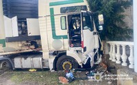 Поліція Полтави встановлює обставини ДТП за участю трьох легковиків та двох вантажівок