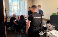 Виплатили фіктивним працівникам понад 13 млн грн: на Полтавщині правоохоронці викрили двох колишніх посадовиць медичного закладу