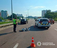 Поліція встановлює обставини смертельної ДТП за участі мотоцикліста та пішохода в Оболонському районі столиці