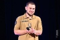 Випускний зі словами вдячності: захисник НГУ привітав хмельницьких ліцеїстів