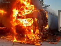 Нічна атака на Дніпропетровщину — у Павлограді горіли авто, а у Шахтарському палала чотириповерхівка